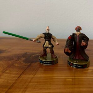 Hasbro Star Wars Attacktix 20 Ki-Adi Mundi and 40 Plo Koon  Figurine Toys.